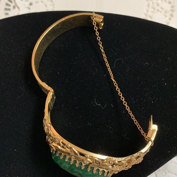 Whiting & Davis Vintage GoldTone Bracelet w/Green Gemstone with a Rose carved in - Picture 8 of 15